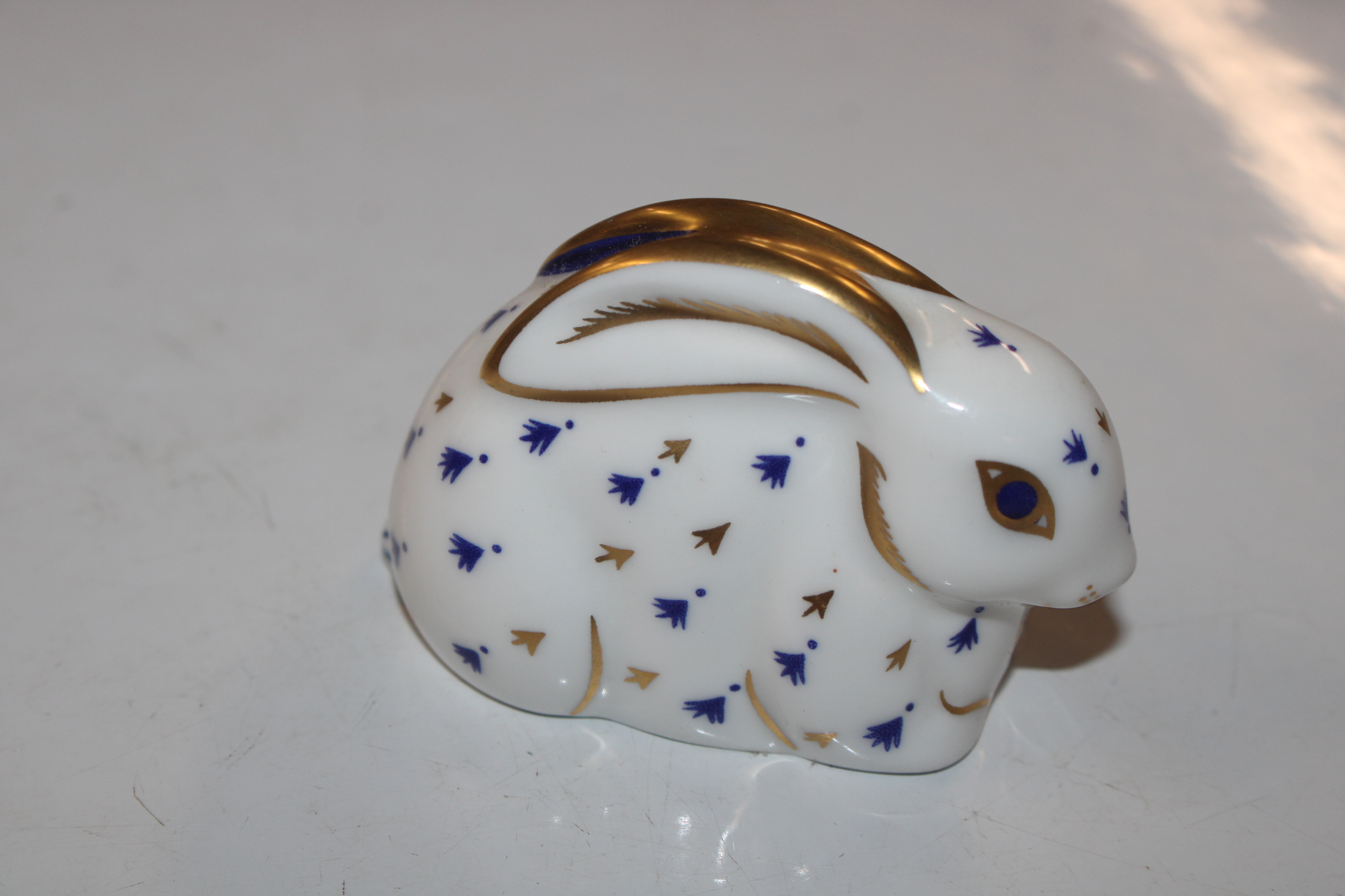 A Royal Crown Derby paperweight in the form of a b - Bild 6 aus 15