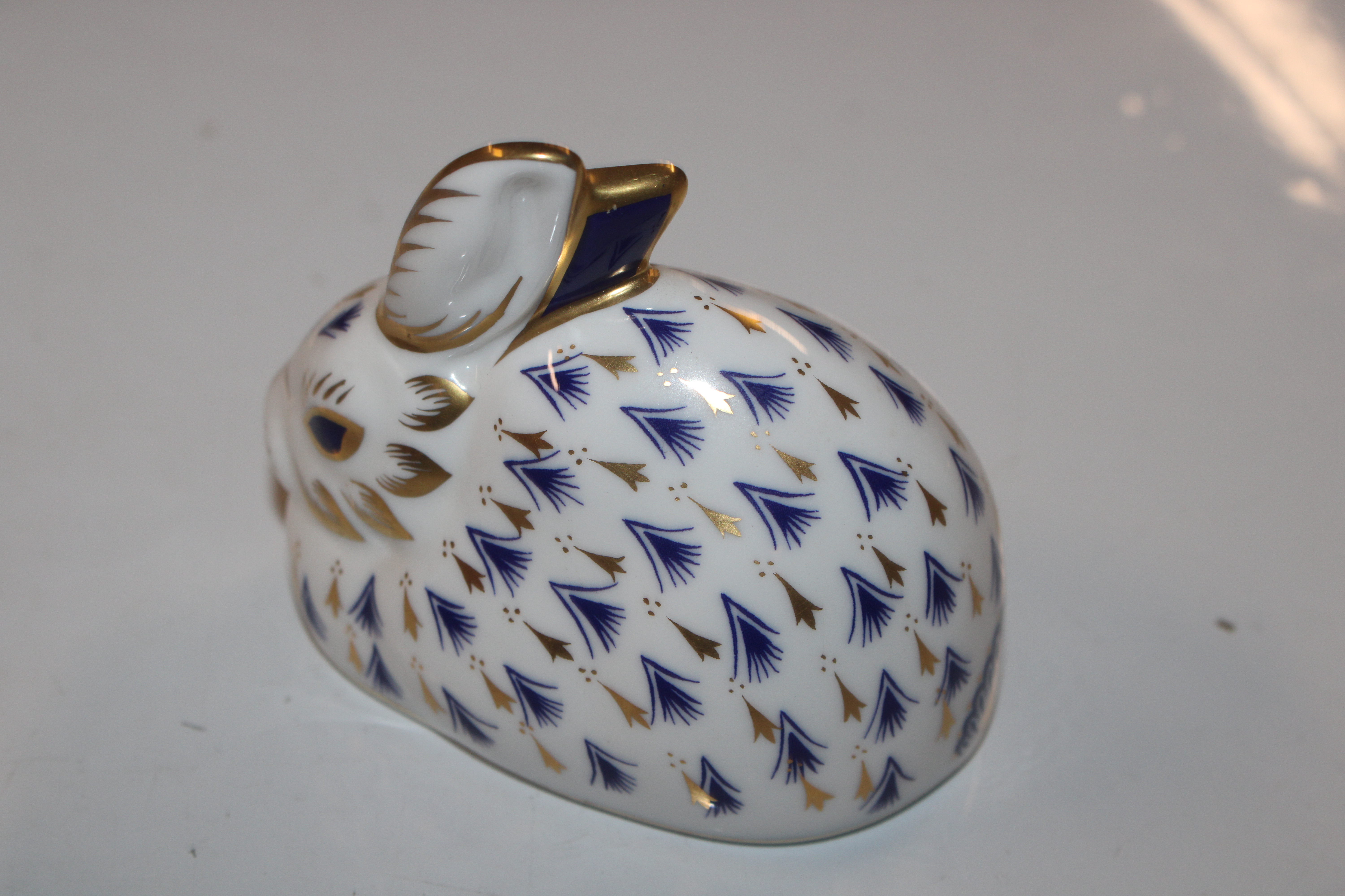 A Royal Crown Derby paperweight in the form of a b - Bild 3 aus 15