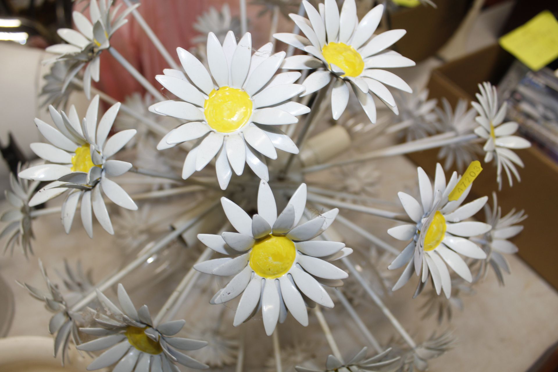 A decorative painted floral pendant light fitting - Image 2 of 2