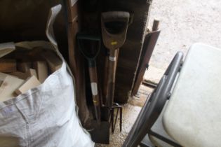 A quantity of gardening tools to include digging f