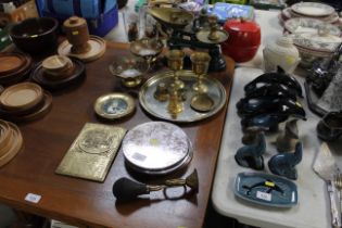 A set of brass and iron kitchen scales, various br