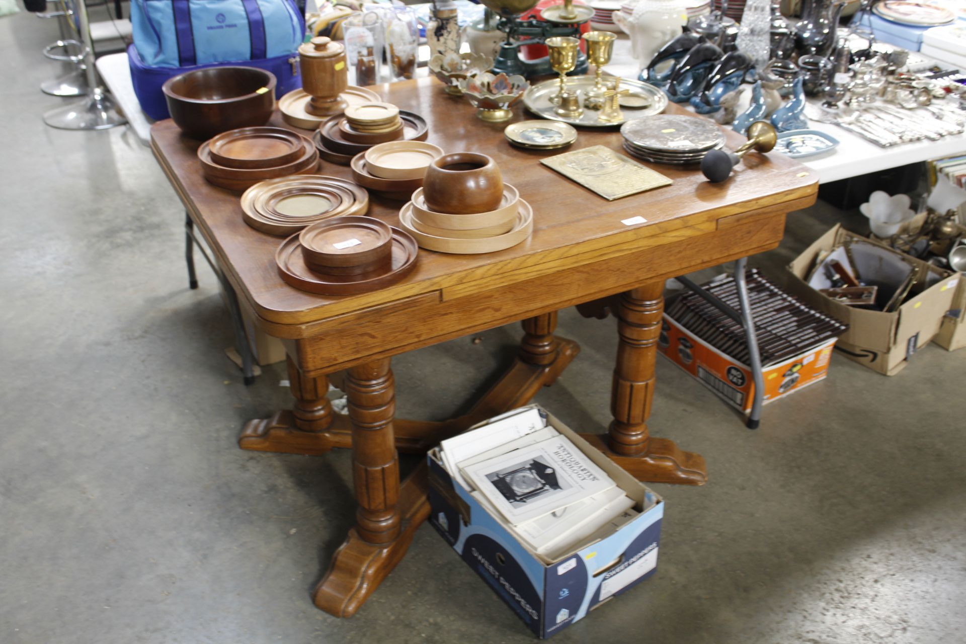 An oak draw leaf dining table