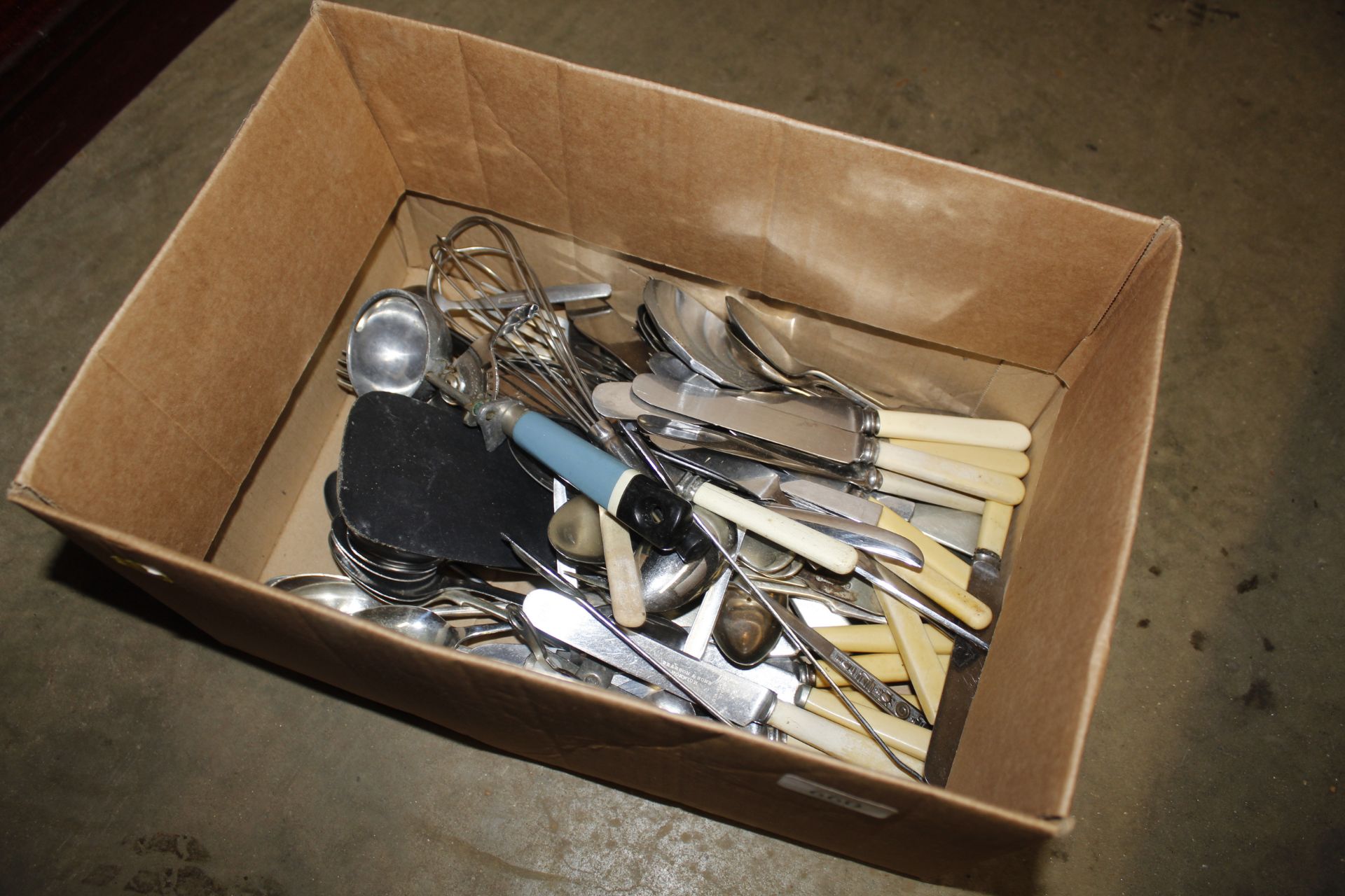 A box of various cutlery