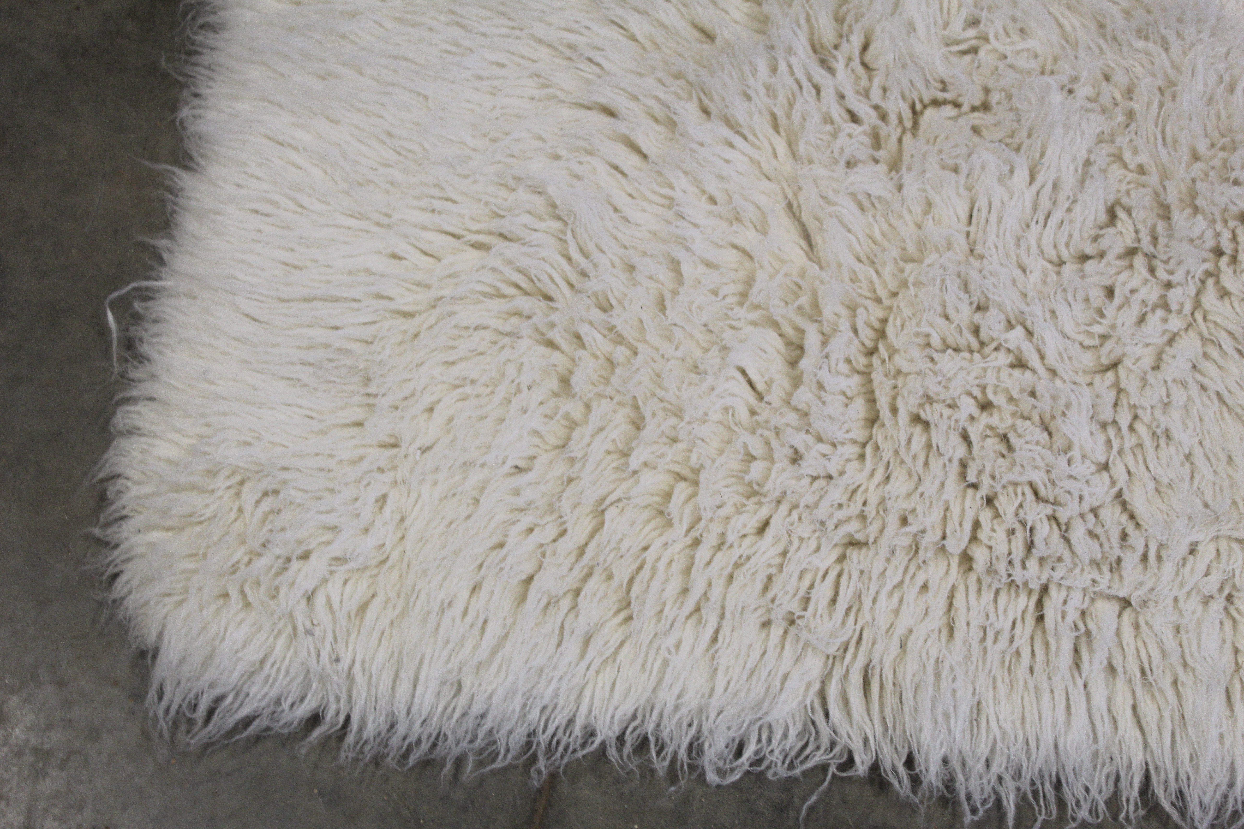 An approx. 6" x 4'1" wool rug - Image 3 of 6