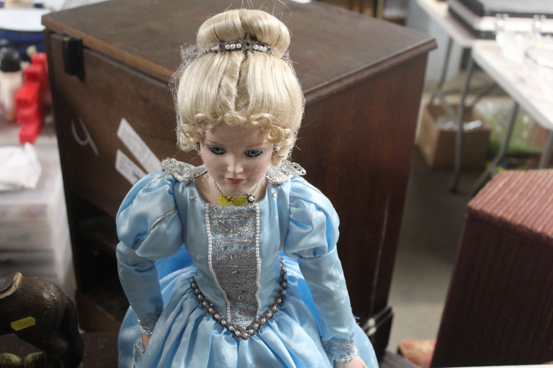 A souvenirs doll and a collectors doll of "Cinderella" - Image 3 of 3