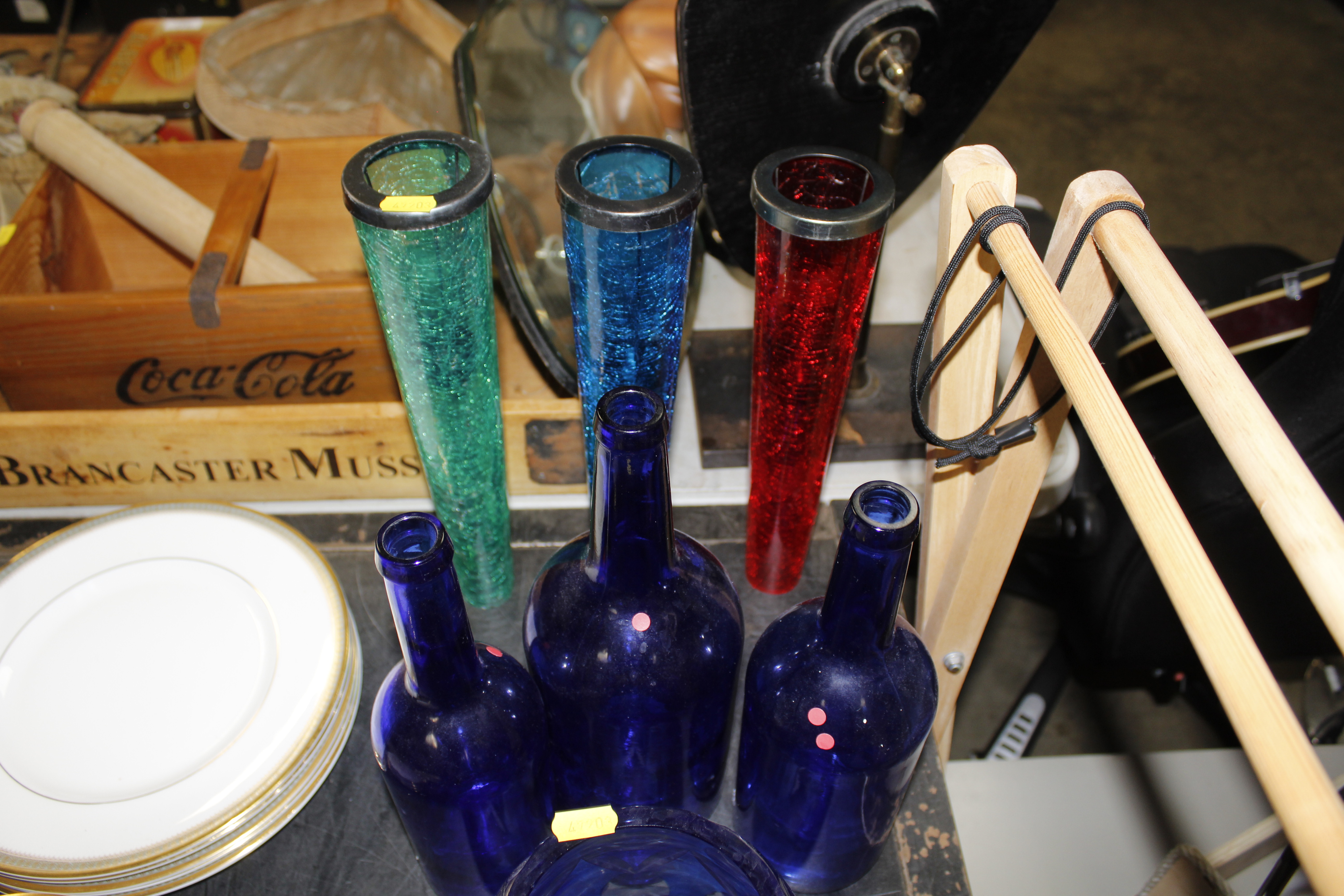 A collection of various coloured glassware - Image 2 of 3