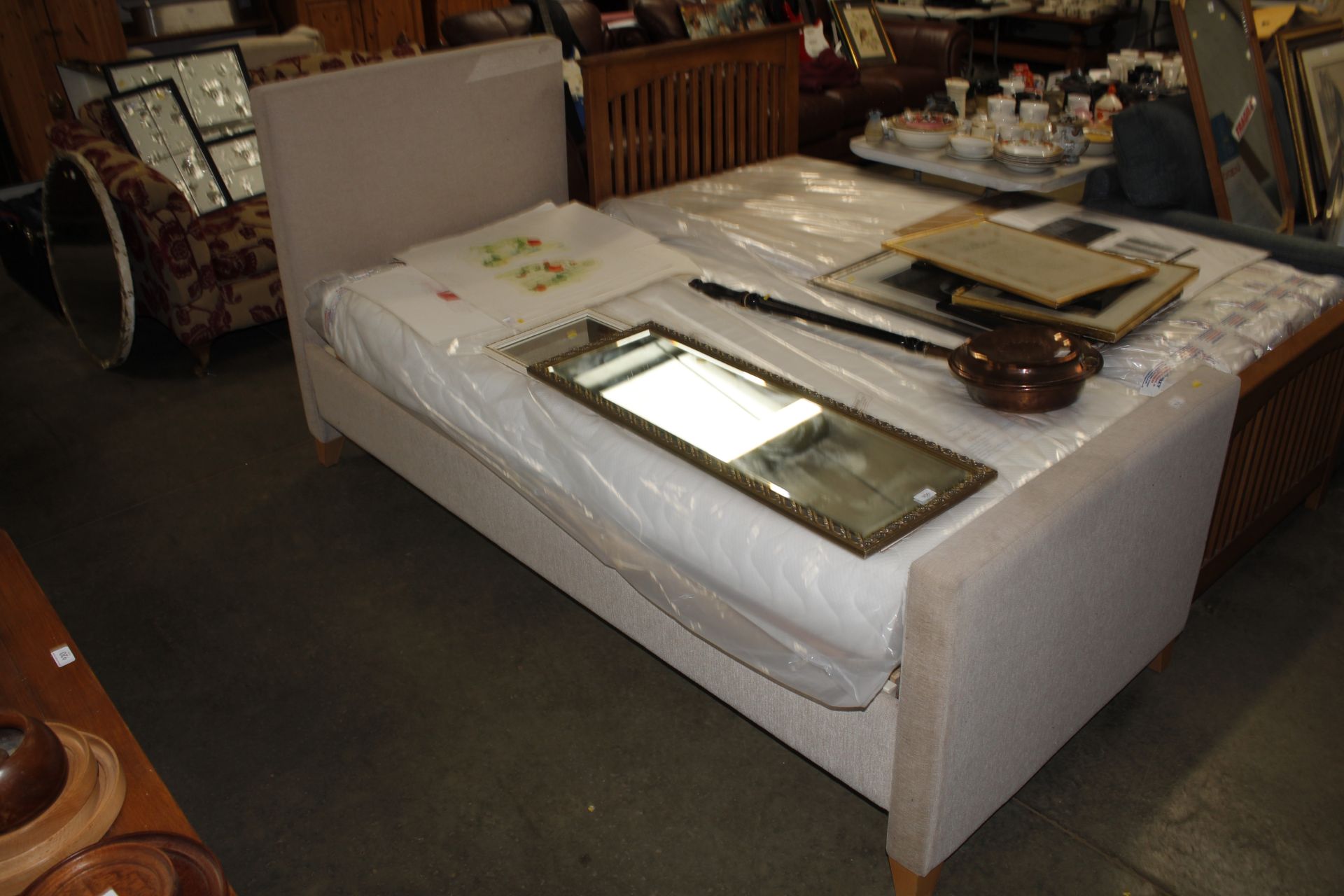 An Dreamworks adjustable single bed