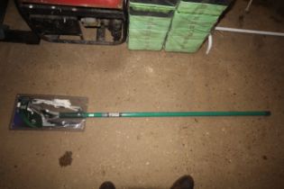 A Spear & Jackson telescopic tree pruner (8)