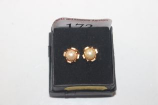 A pair of Hallmarked vintage 9ct gold cultured pea