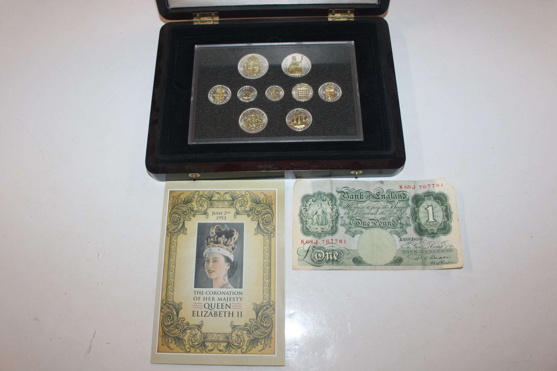 A silver and gilt plated 1953 Coronation coin set, boxed with certificate ands a £1 Beale note