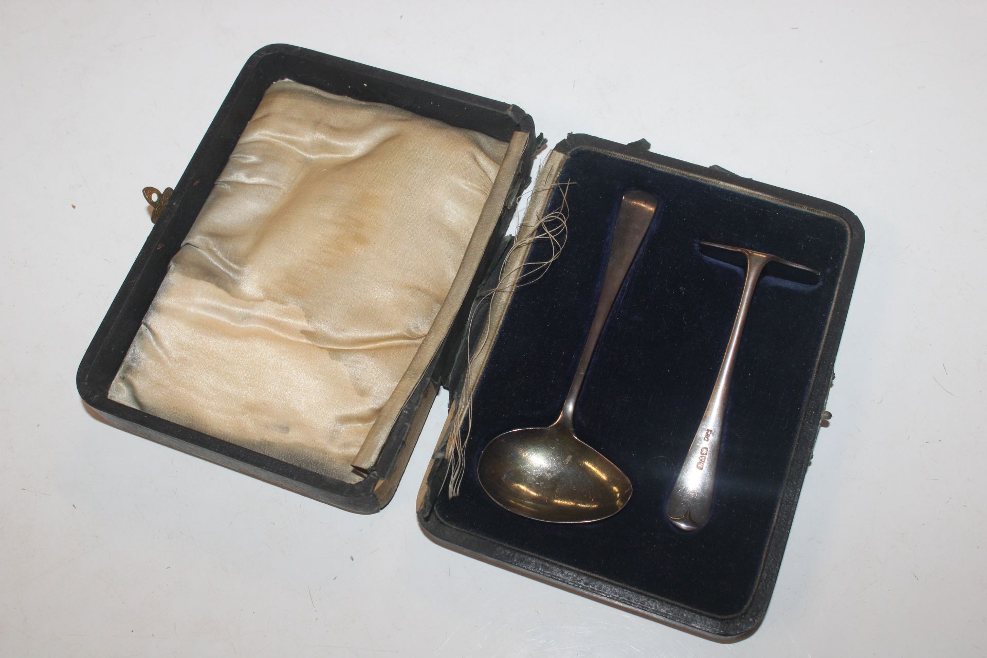 A cased silver feeding spoon and pusher
