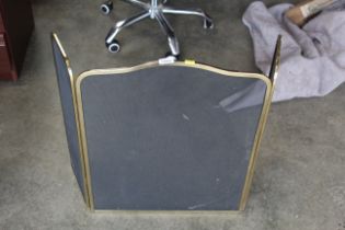 A folding spark guard