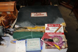 A cigar box and quantity of old Subbuteo, a table