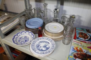 A collection of various Doulton 'Clarendon' pattern dinner plates and others, together with a