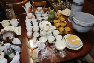 A quantity of various teaware to include Meakin, P