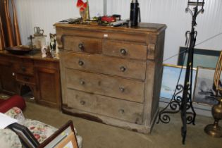 A Victorian mahogany chest of drawers