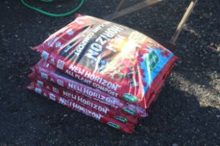 Four bags of New Horizon peat free and organic com