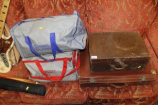 A wooden box, vintage suitcase and two holdalls