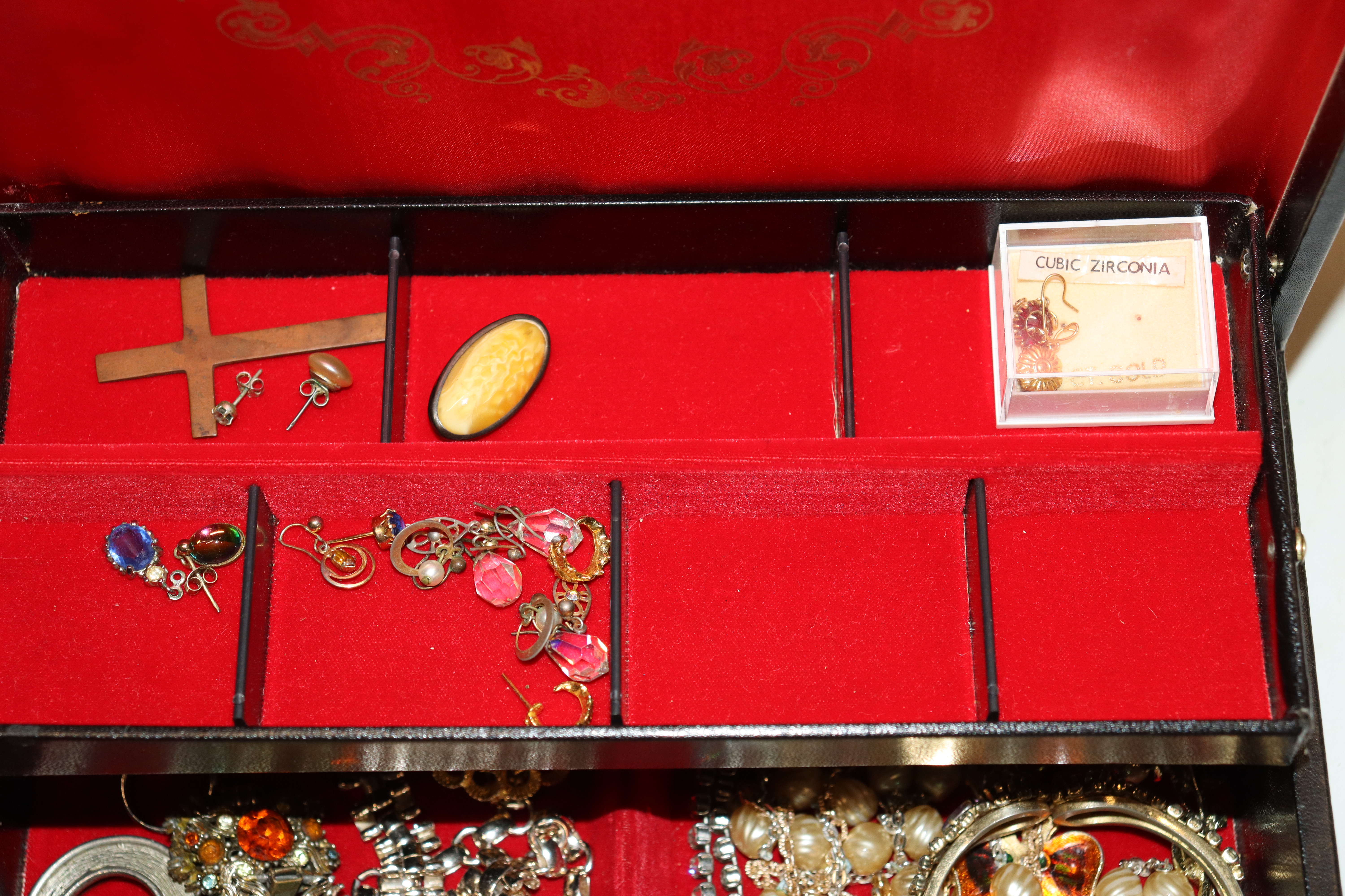 A cantilever jewellery box and contents of various - Image 2 of 7