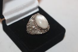 A 925 silver and mother of pearl set ring