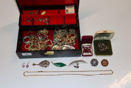 A cantilever jewellery box and contents of various