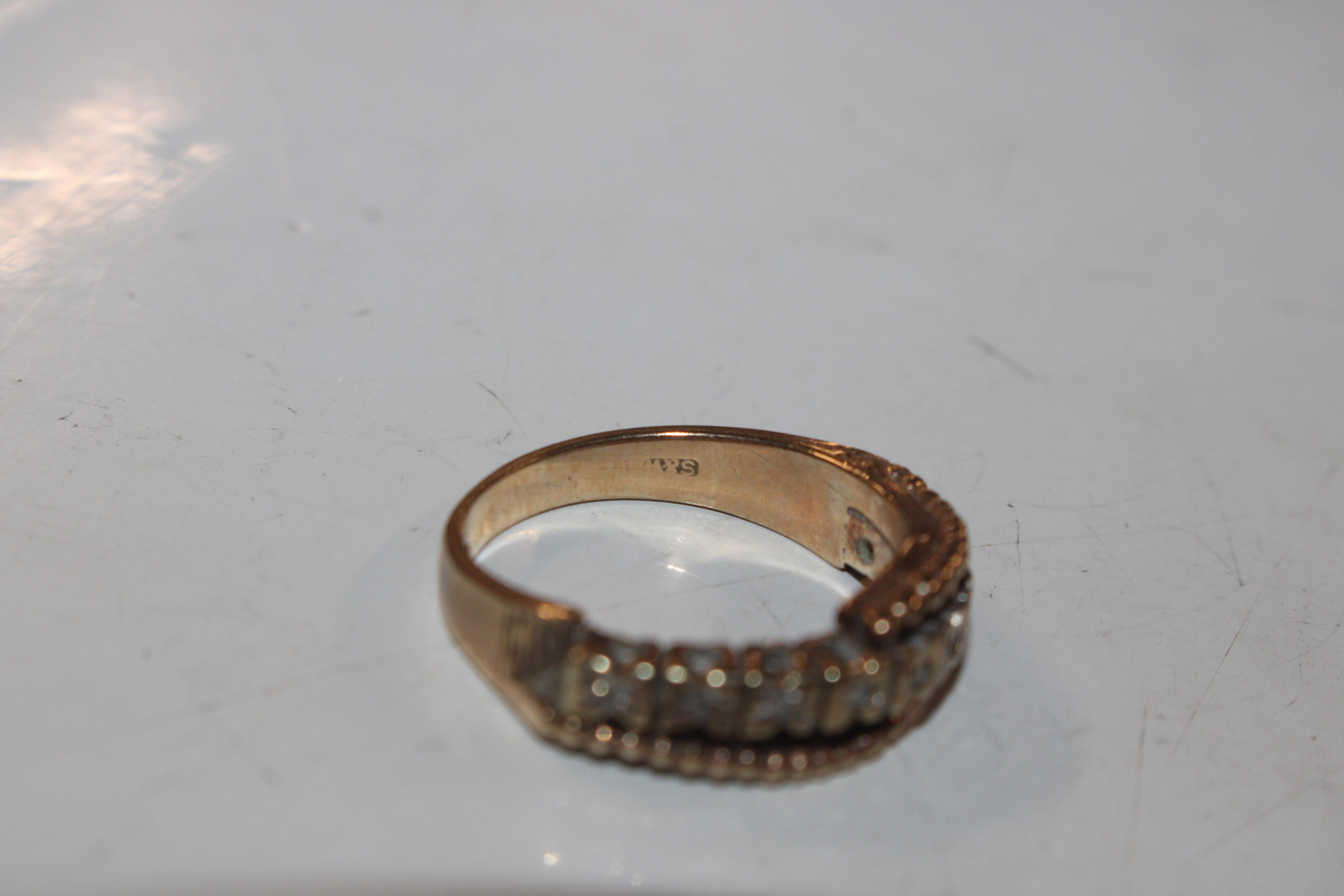 A 9ct gold half eternity ring set with chip diamon - Image 10 of 10