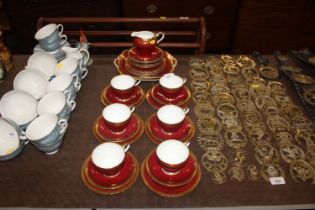 A collection of Aynsley "Hertford" pattern dinner