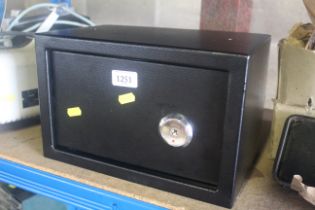 A small safe (key with auctioneer)