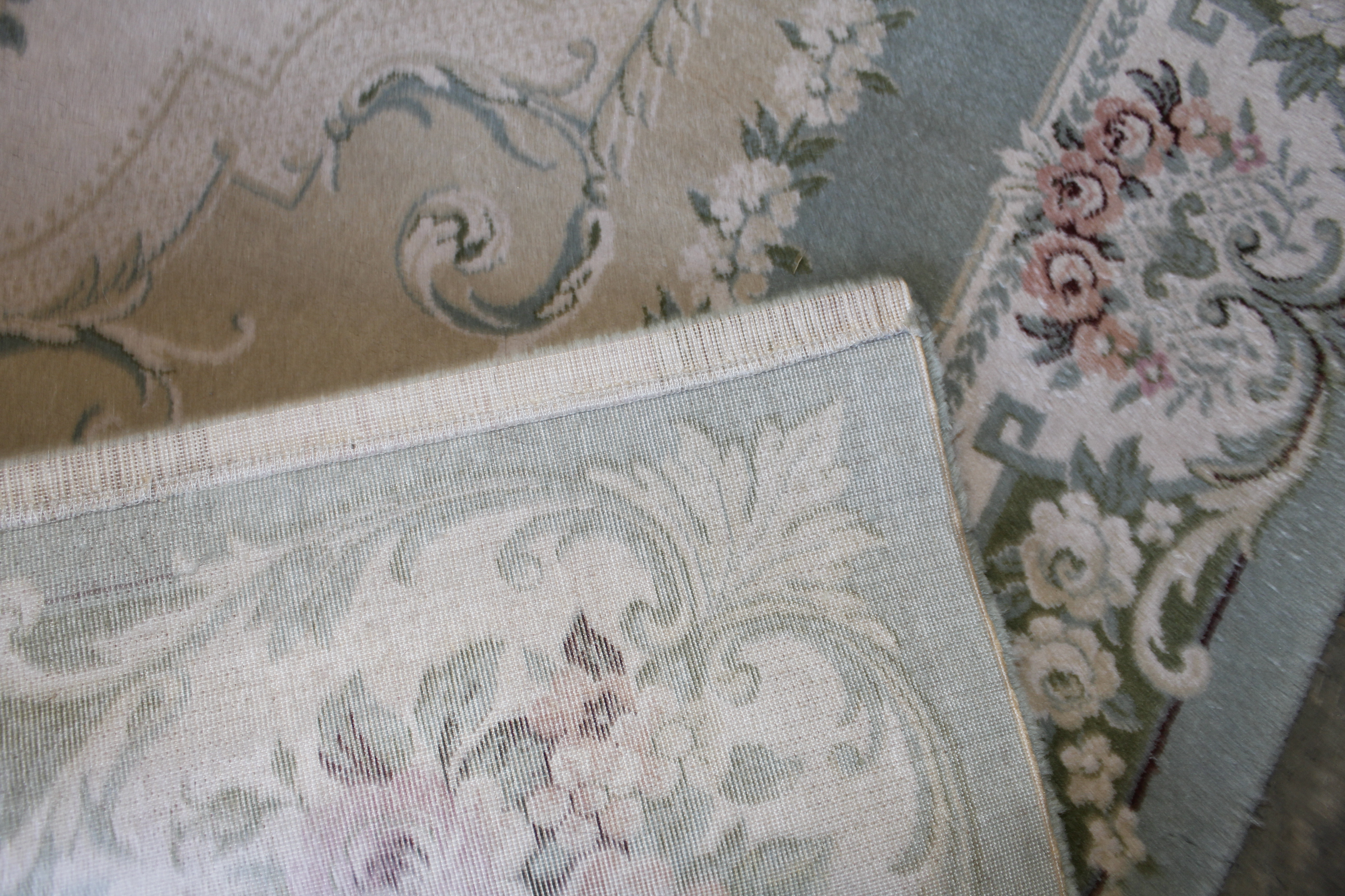 An approx. 7'11" x 5'8" green floral patterned rug - Bild 6 aus 6