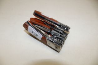 Four folding pocket knives (6)