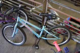 A girls Apollo XC20 bicycle with single speed gear