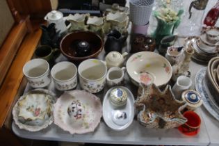 A collection of decorative china to include variou