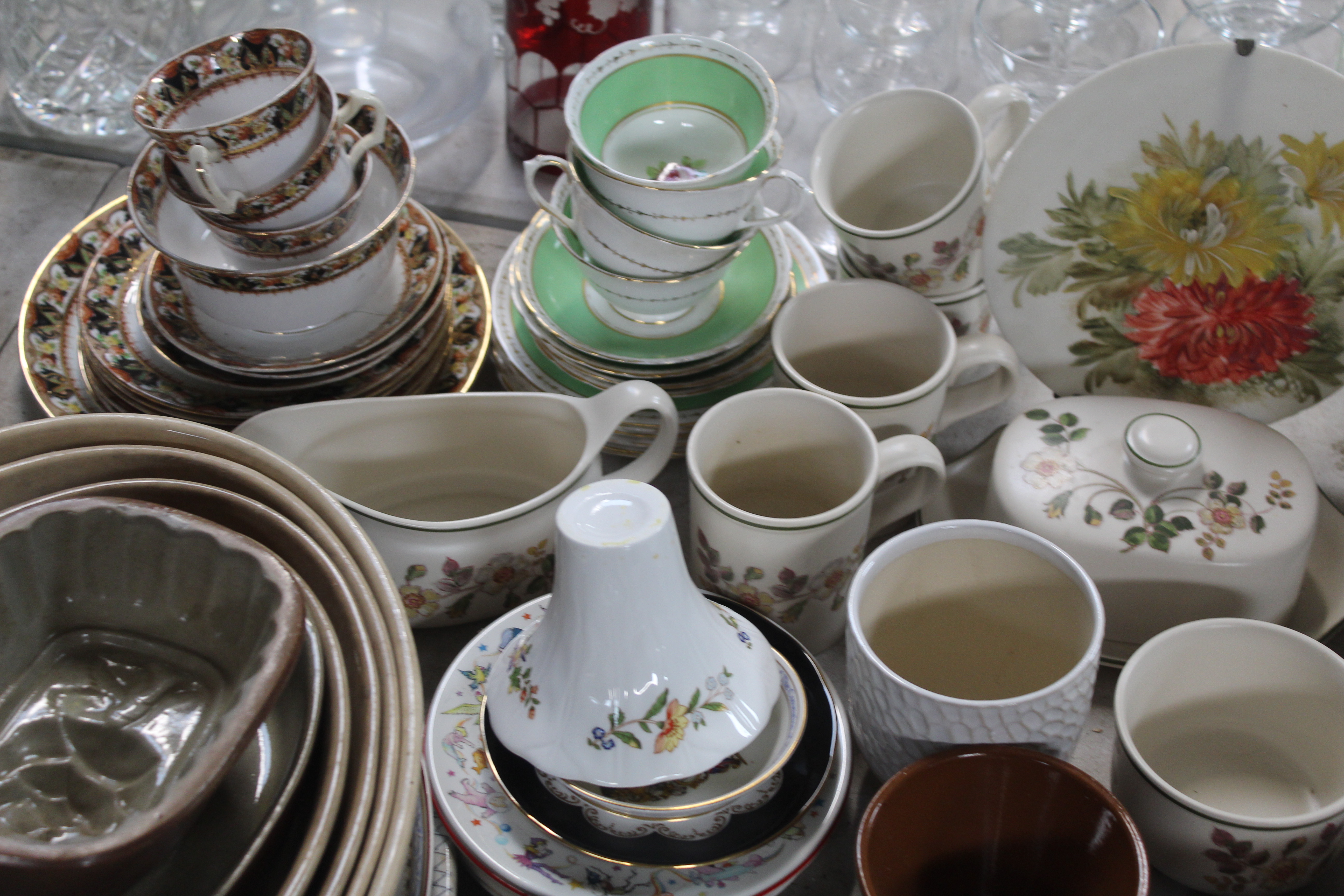 A collection of decorative china to include variou - Bild 3 aus 4