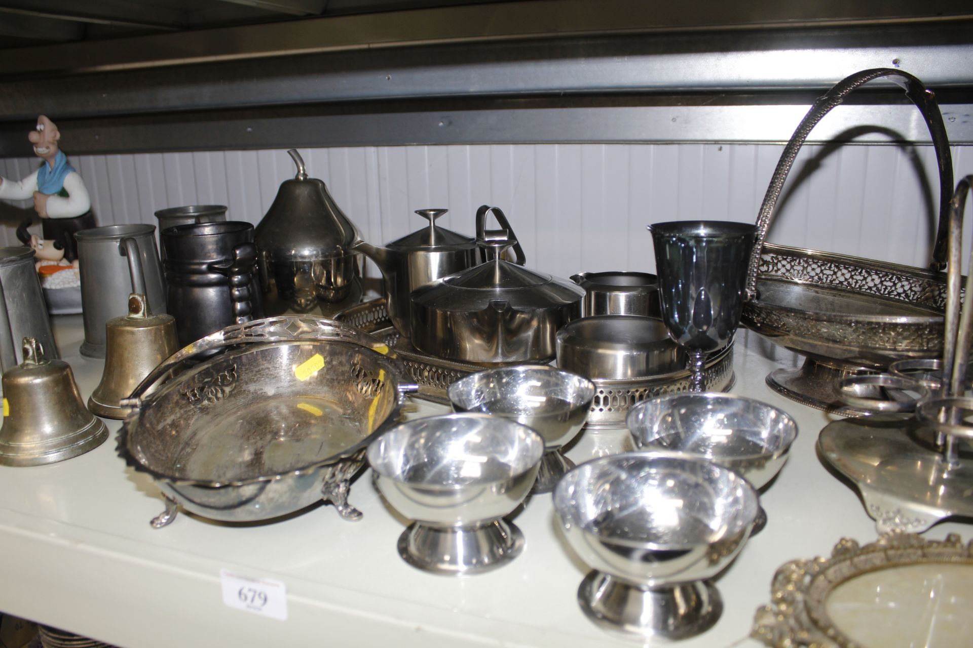 A quantity of various metalware to include pewter - Image 2 of 2