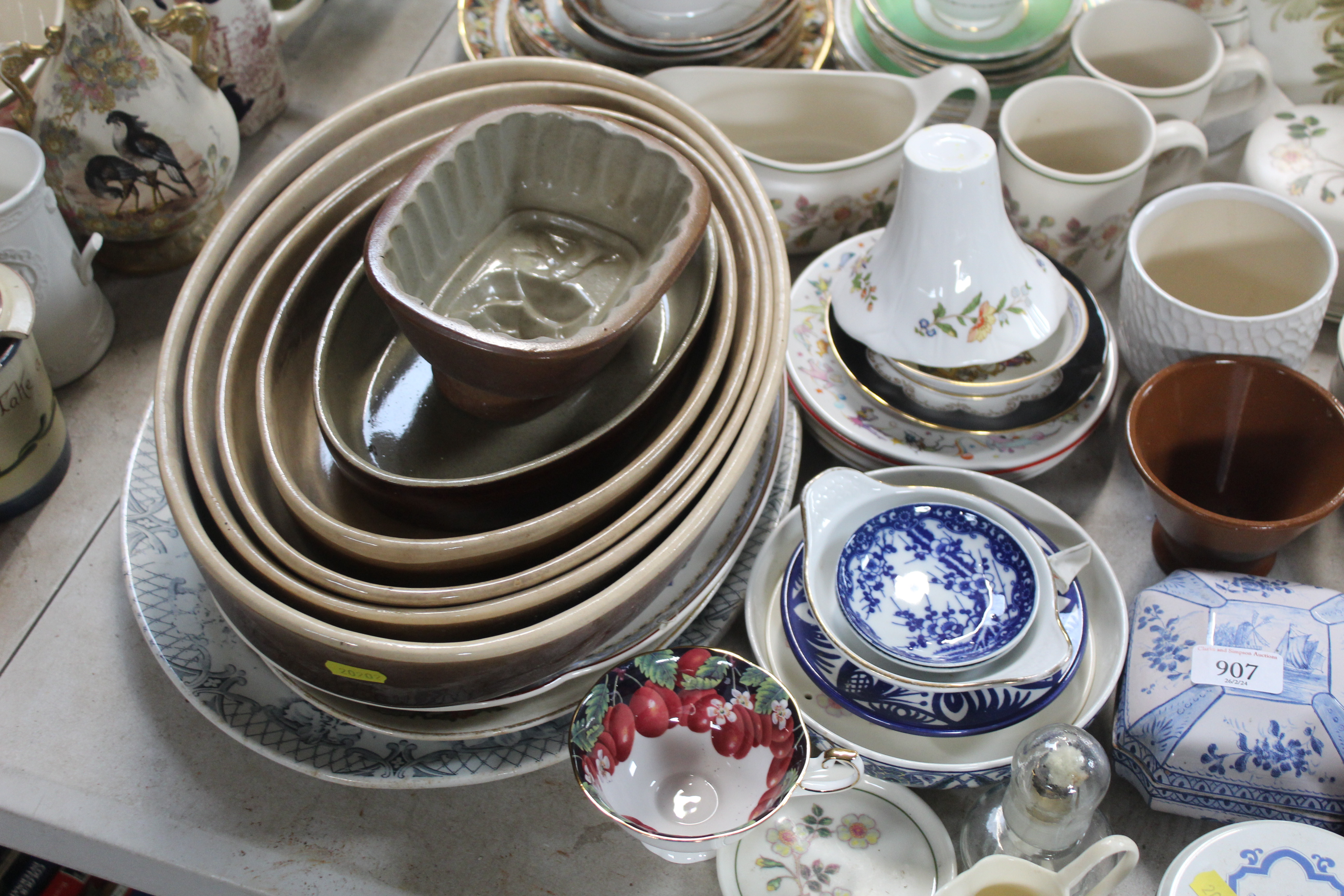 A collection of decorative china to include variou - Bild 2 aus 4