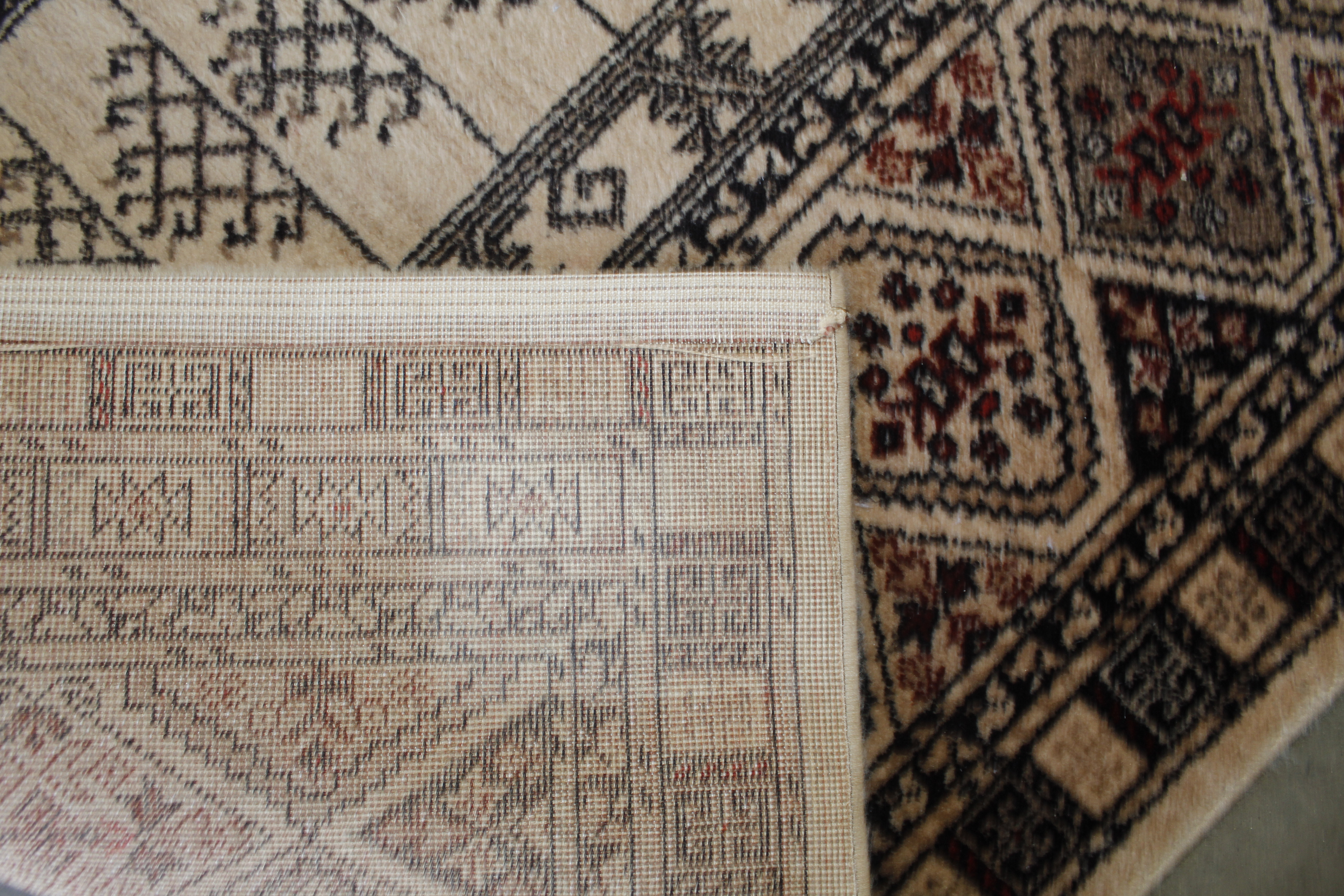 An approx. 7'6" x 5'7" beige patterned rug - Image 3 of 3