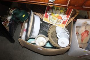 A box of sundries and kitchenalia
