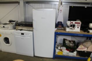 A Hotpoint RLFM151 fridge