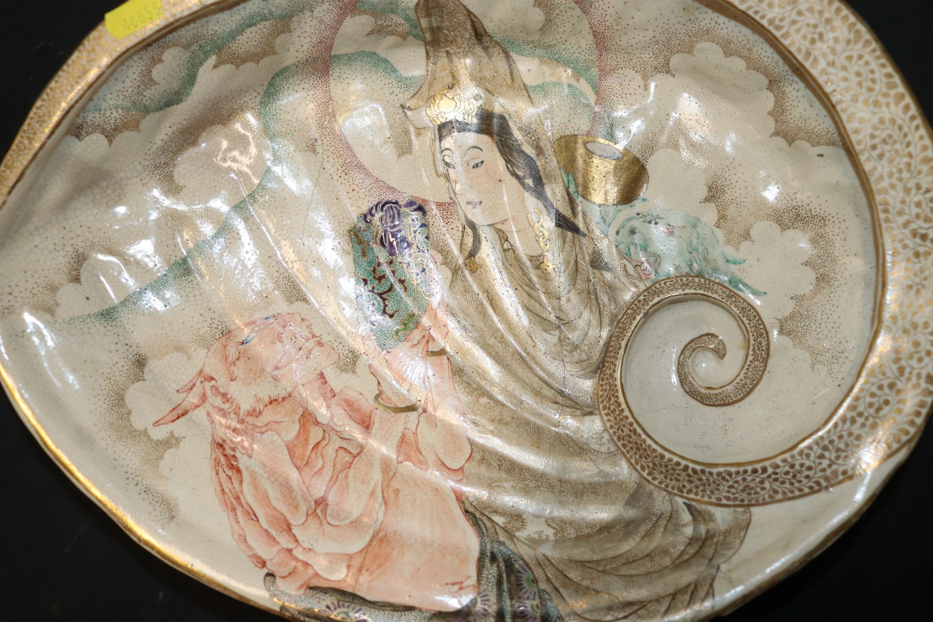 A porcelain dish in the form of a large shell deco - Image 2 of 4