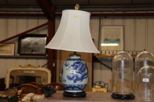 A blue and white Oriental decorated table lamp and