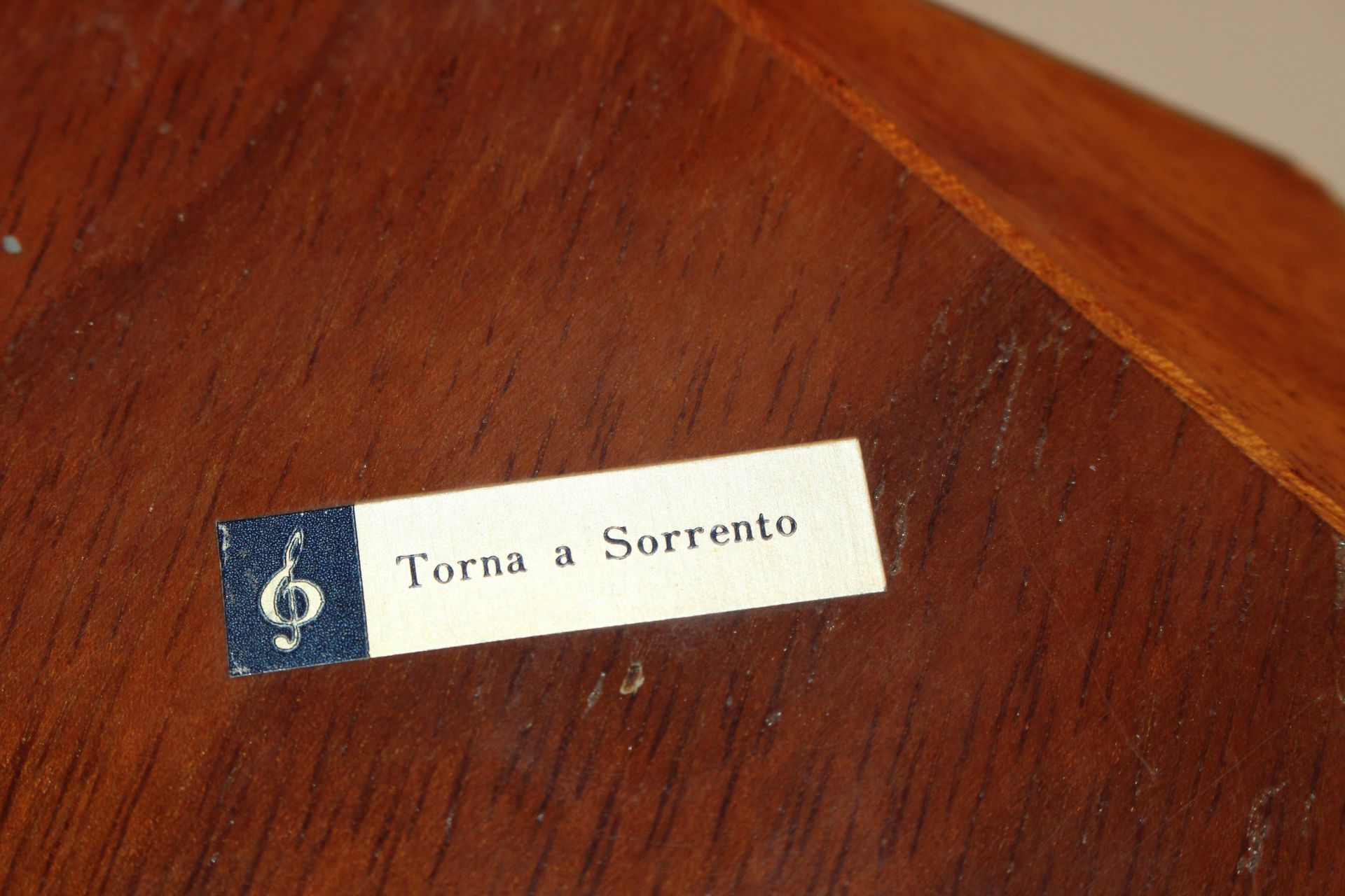 A Sorrento ware musical trinket box; a smaller sim - Image 10 of 10