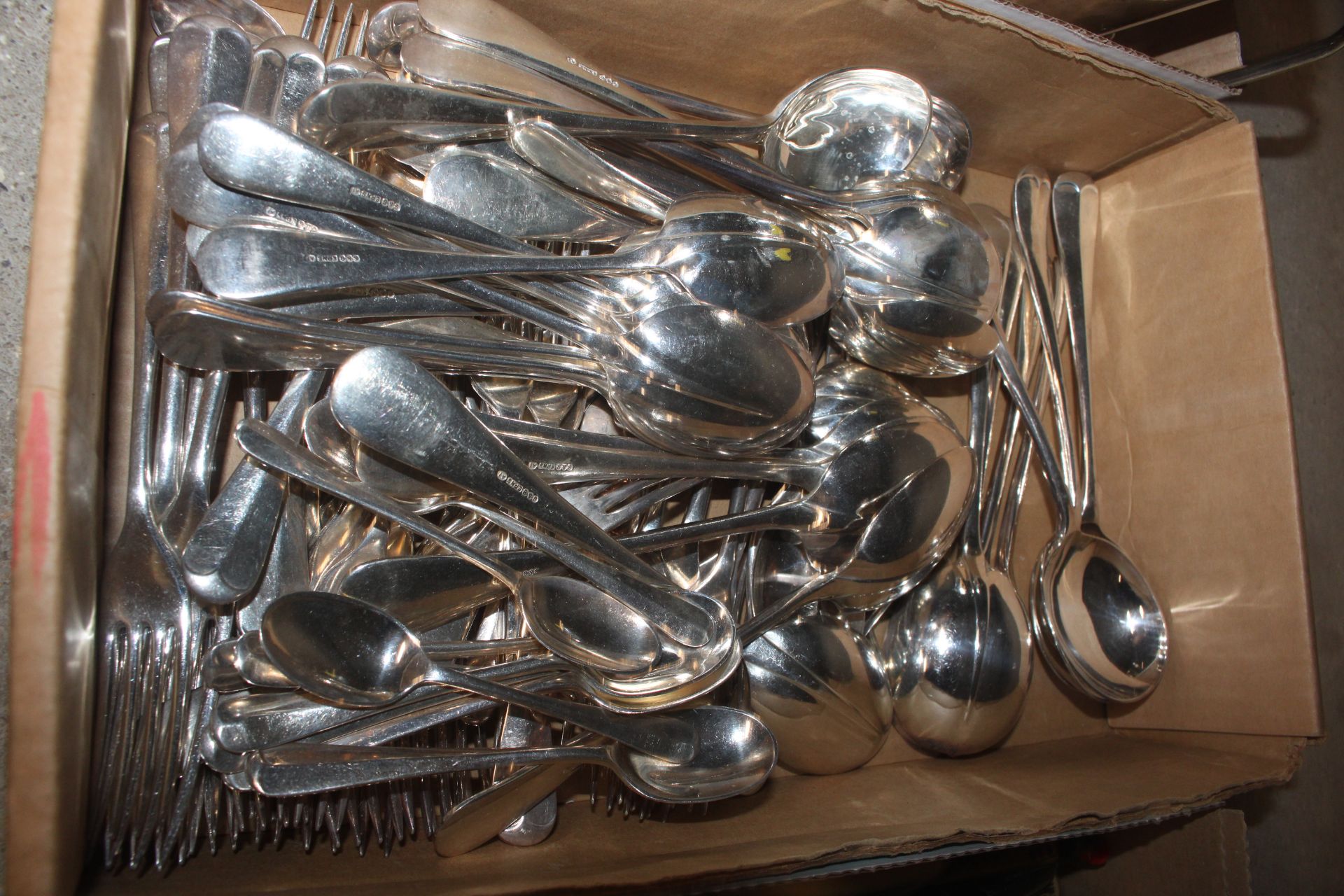 An extensive quantity of flat ware and cutlery inc - Image 2 of 5