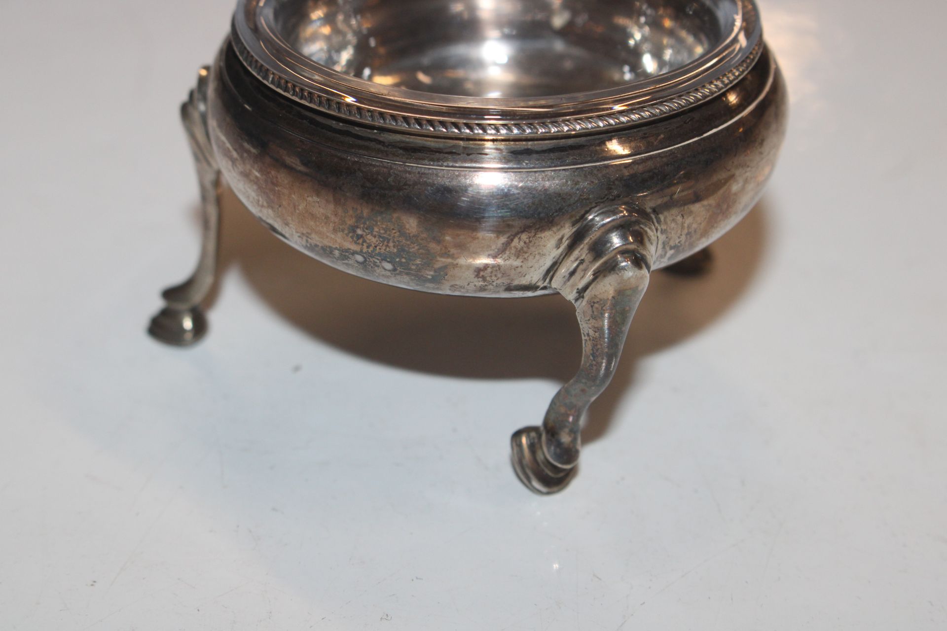 A pair of silver salts with glass liners, approx t - Image 2 of 9