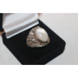 A 925 silver and mother of pearl set ring