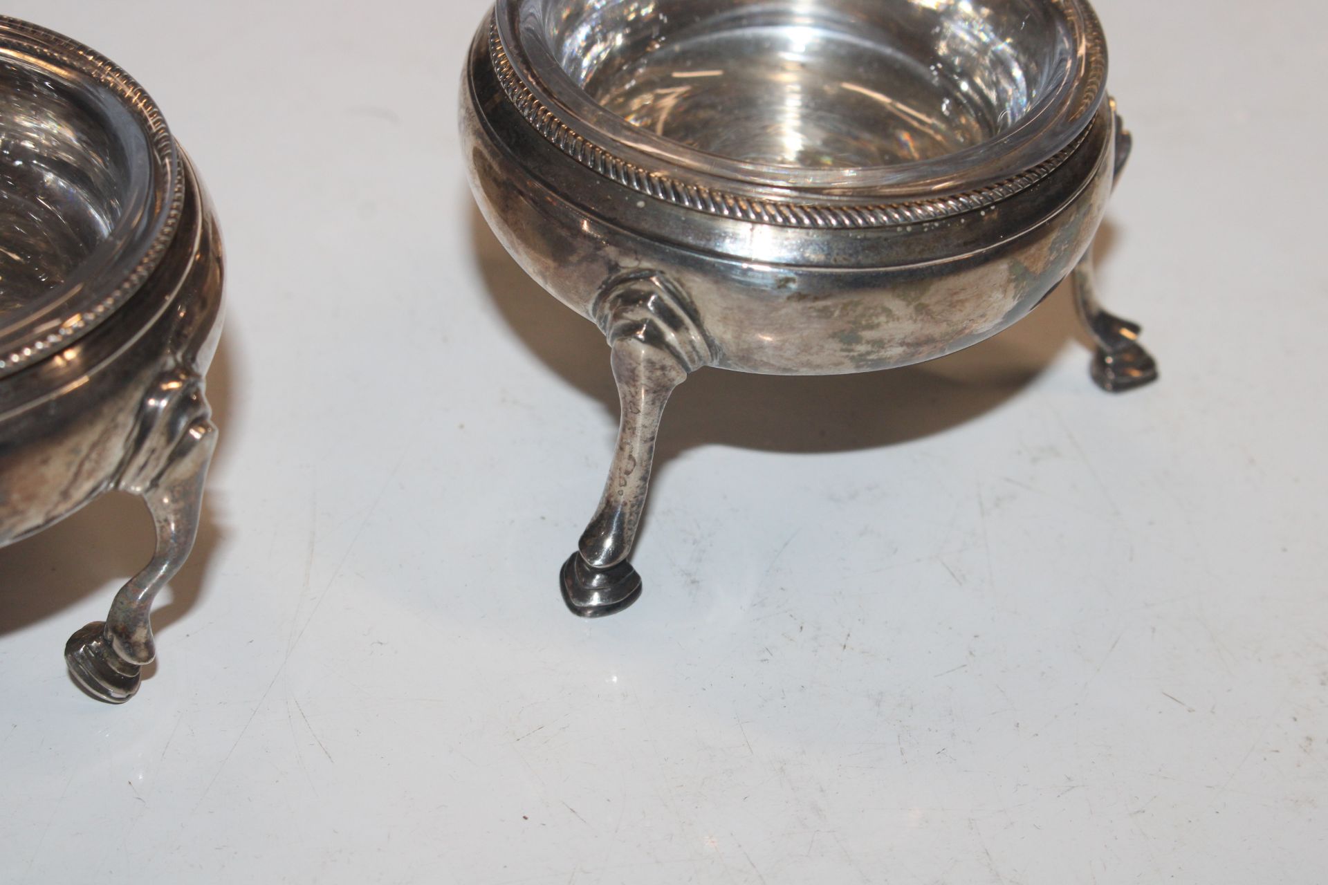 A pair of silver salts with glass liners, approx t - Image 3 of 9