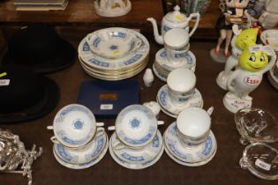 A quantity of Coalport tea and dinnerware