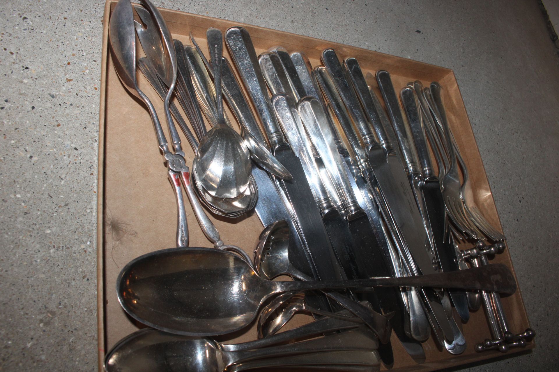 An extensive quantity of flat ware and cutlery inc - Image 4 of 5
