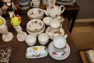 A small quantity of Royal Worcester "Evesham" teaw