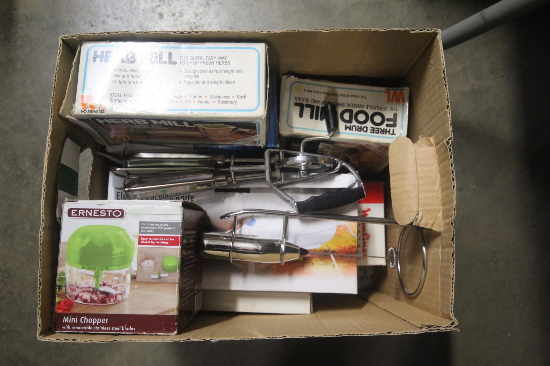 A box of various food mixer items and accessories - Image 2 of 2