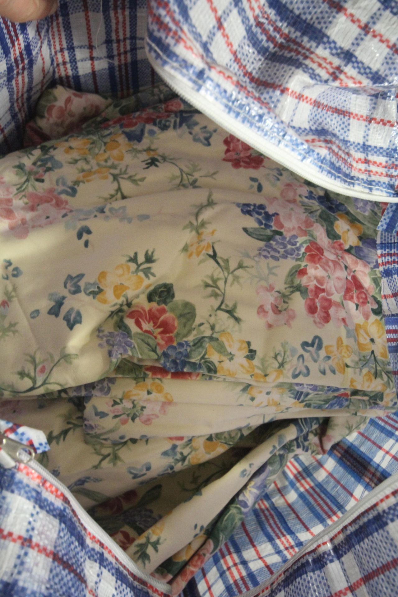 Two bags of various curtains, matching pelmets etc - Image 3 of 3